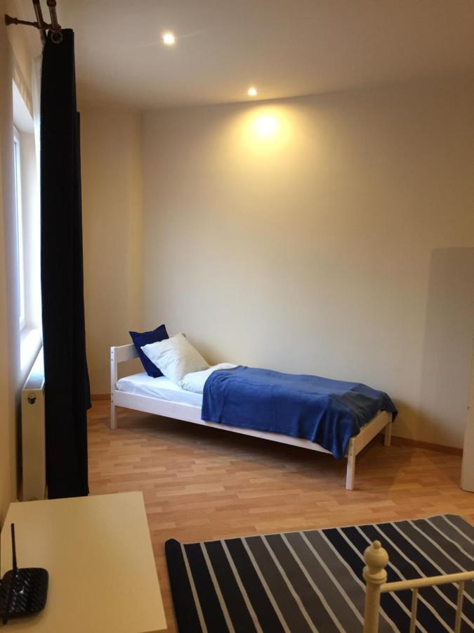 Budapest Airport , In Appartement *